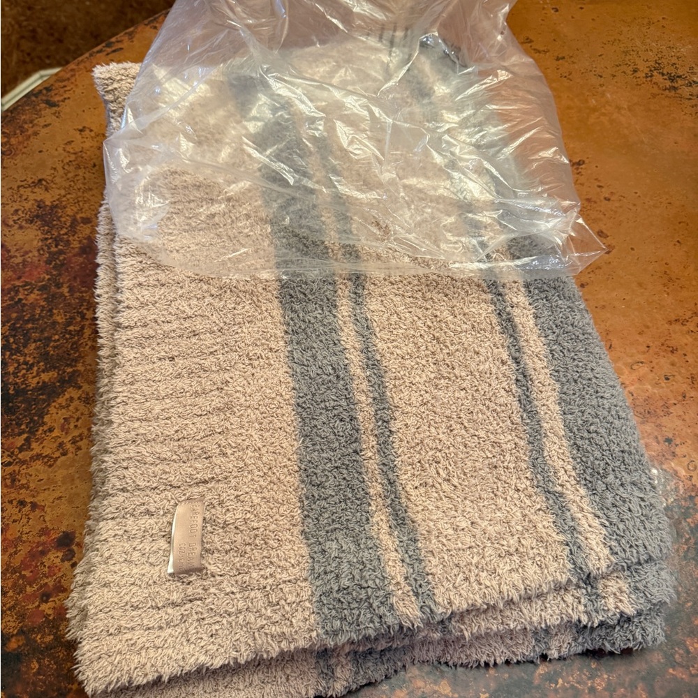 Barefoot Dreams  COZY CHIC VARIEGATED STRIPE BLANKET‎ TAN/GRAY 45in x 60in NWOT